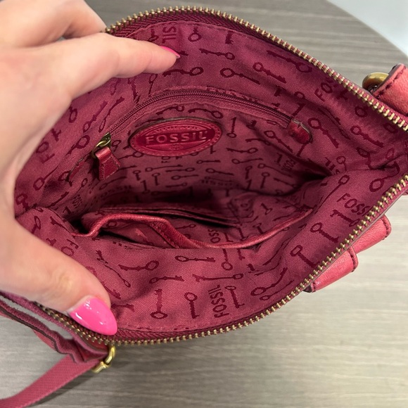 Fossil Red Leather Gold Key Vintage Crossbody Bag Purse - Picture 10 of 12